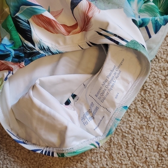 NWOT BECCA The Moment Scoop Front Lingerie swim - Picture 6 of 10